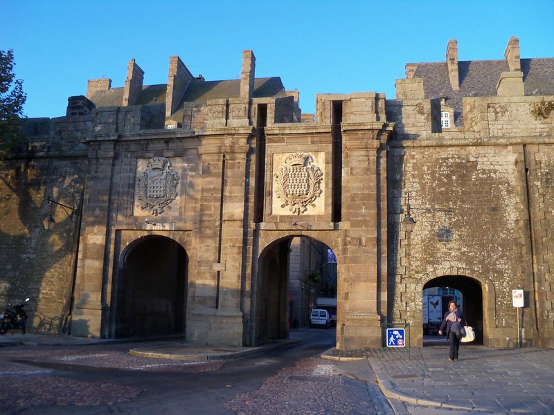 Puerta de Saint Vincent en Saint Malo en Bretaña