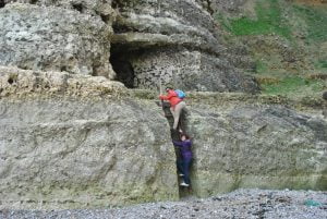 Bajando a la arena en Etretat