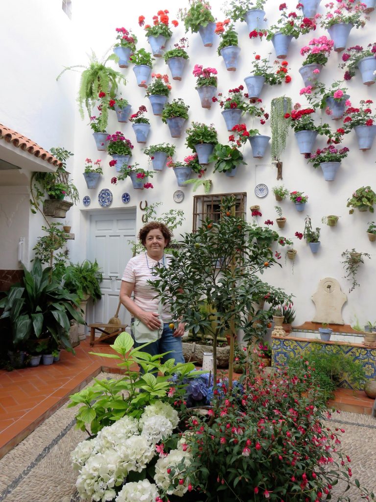 Nuestra colaboradora Carmen del Río en el Patio Juan Rufo de Córdoba
