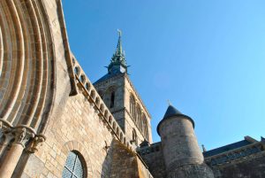 Torre sobre el crucero y aguja