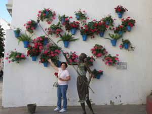 Monumento a los cuidadores de los patios de Córdoba