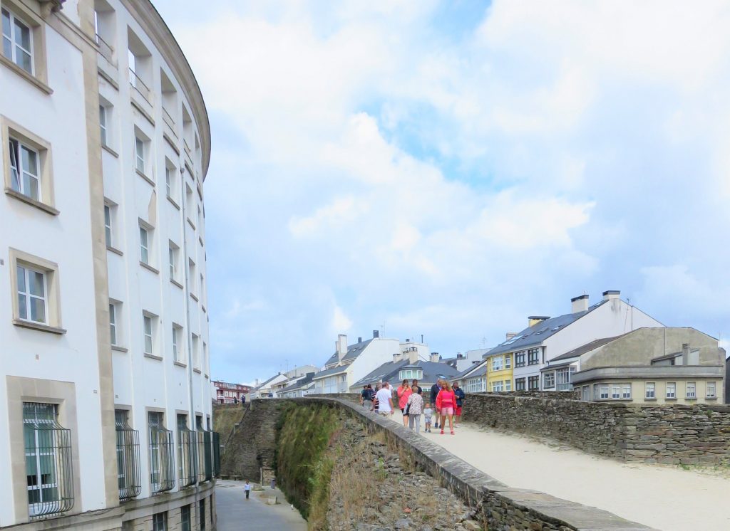 Paseando por la muralla romana de Lugo