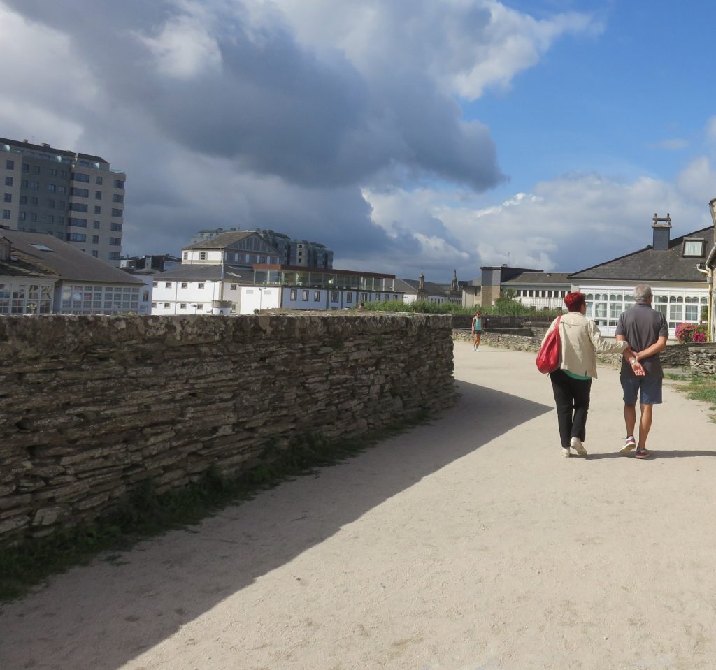 Paseando por el adarve de la muralla romana de Lugo
