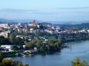 Vista de la catedral fortaleza de Tui desde Valença do Minho