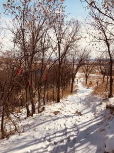 Ofrendas en un sendero de Bear Butte State Park