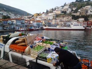 En las islas Sarónicas y el monte Eros