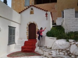 En las islas Sarónicas y el monte Eros