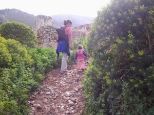 En las islas Sarónicas y el monte Eros