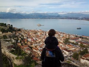En las islas Sarónicas y el monte Eros