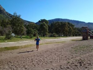 En las islas Sarónicas y el monte Eros