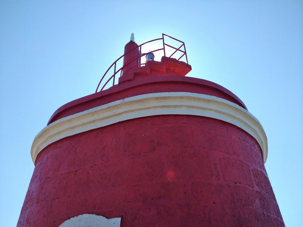 Faro de Punta Robaleira de cerca