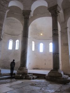 Interior de la Iglesia de San Donato en Zadar