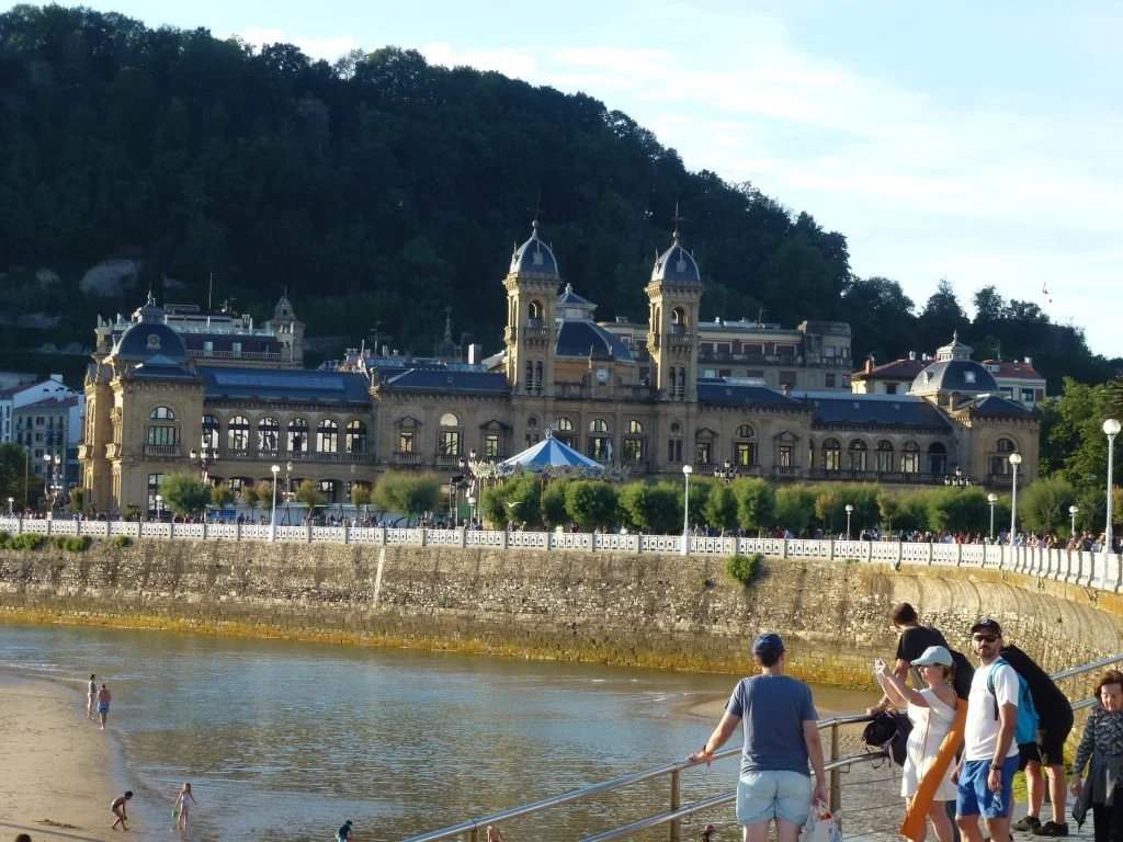 Paseo y ayuntamiento