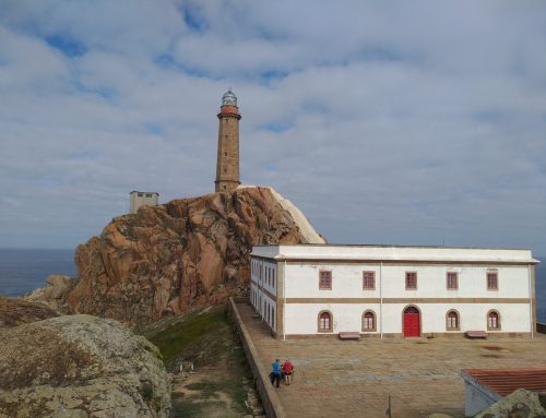 Faro de Cabo Vilán en la Costa da Morte: el primer faro eléctrico de España