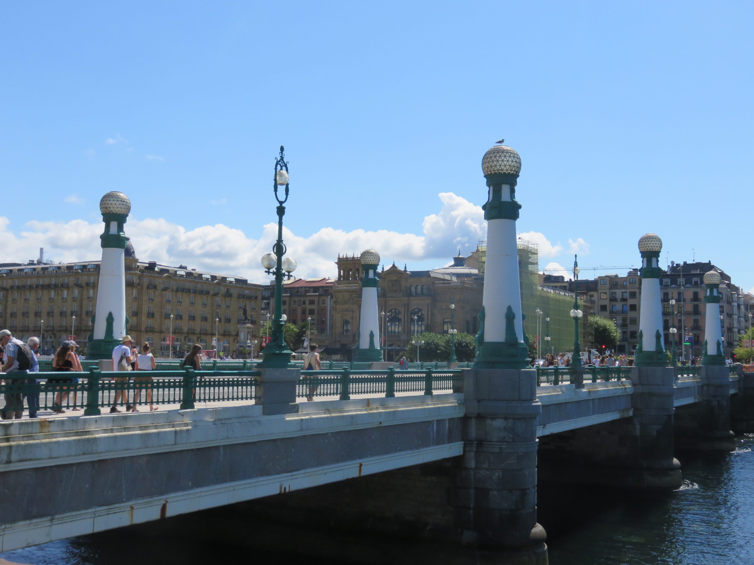 Puente de la Zurriola en San Sebastián