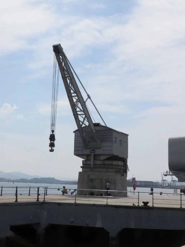Frontal grúa de Piedra de Santander