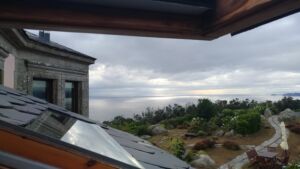 Vistas desde la habitación abuhardillada del Semáforo de Bares
