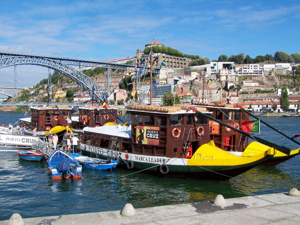 Rabelos en el río Douro en Porto