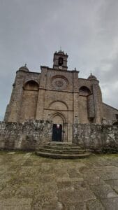 Fachada principal de Santa Mariña de Augas Santas