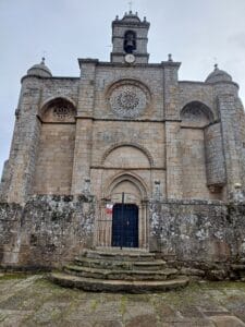 Parte delantera iglesia parroquial de Augas Santas