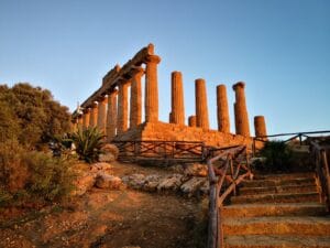 Templo de Heracles al atardecer en Agrigento