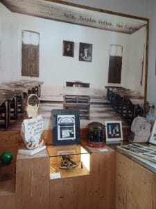 Foto antigua aula escuela San Cibrao