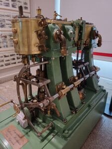 Maquina de combustión externa en Museo do Mar
