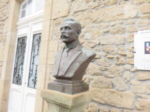 Estatua José María Fernández Montenegro