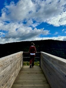 María Rubio en un mirador de la Ribeira Sacra