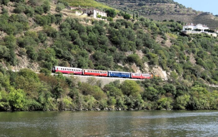 Alto Douro Vinhateiro en tren