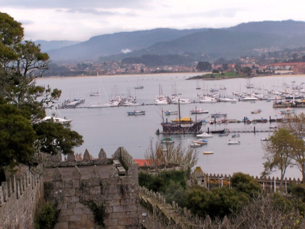 Museo de la Carabela Pinta desde la fortaleza