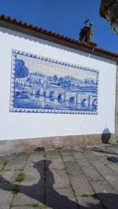 Azulejo puente de A Ramallosa en capilla de San Campio