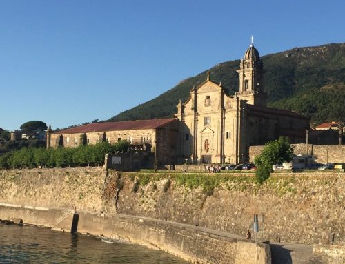 Santa María de Oia, un monasterio con monjes cañoneros