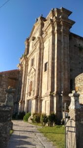 Fachada iglesia parroquial de Oia